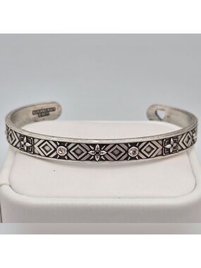 Healing Love Cuff Bracelet 2017 Silver Tone Designer Alex and Ani